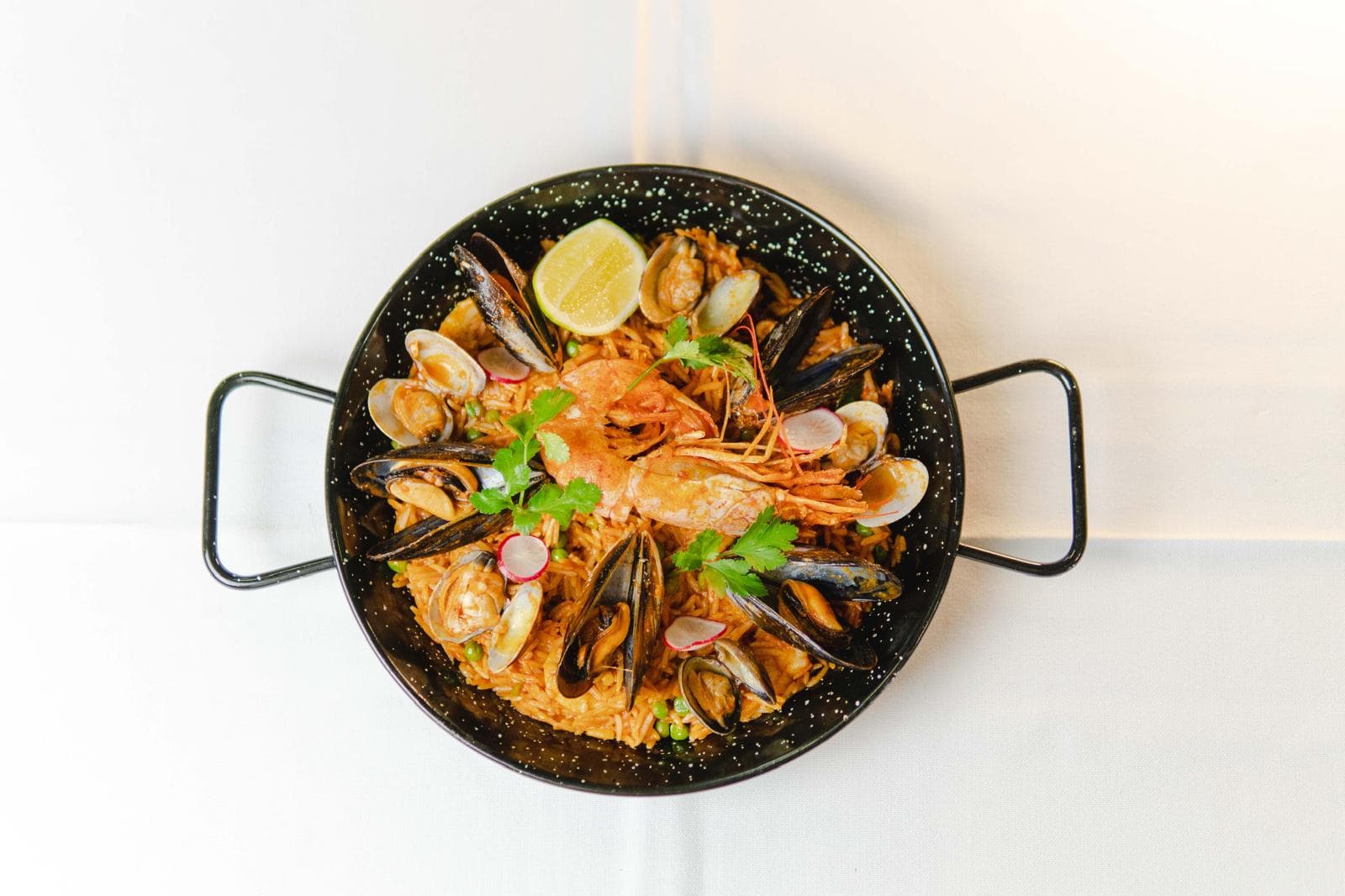 Arroz con mariscos with prawns, mussels and clams