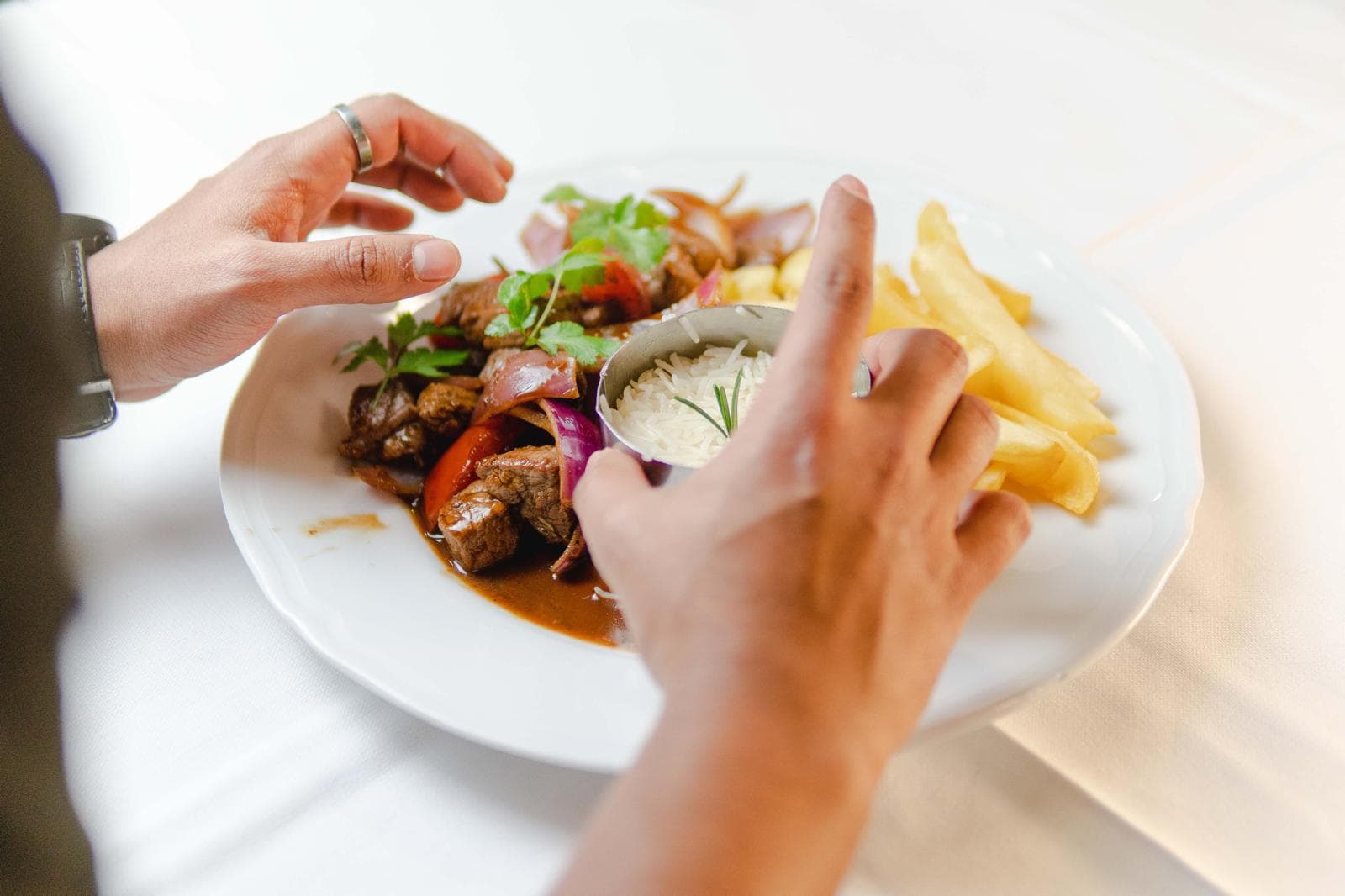 Plating the lomo saltado