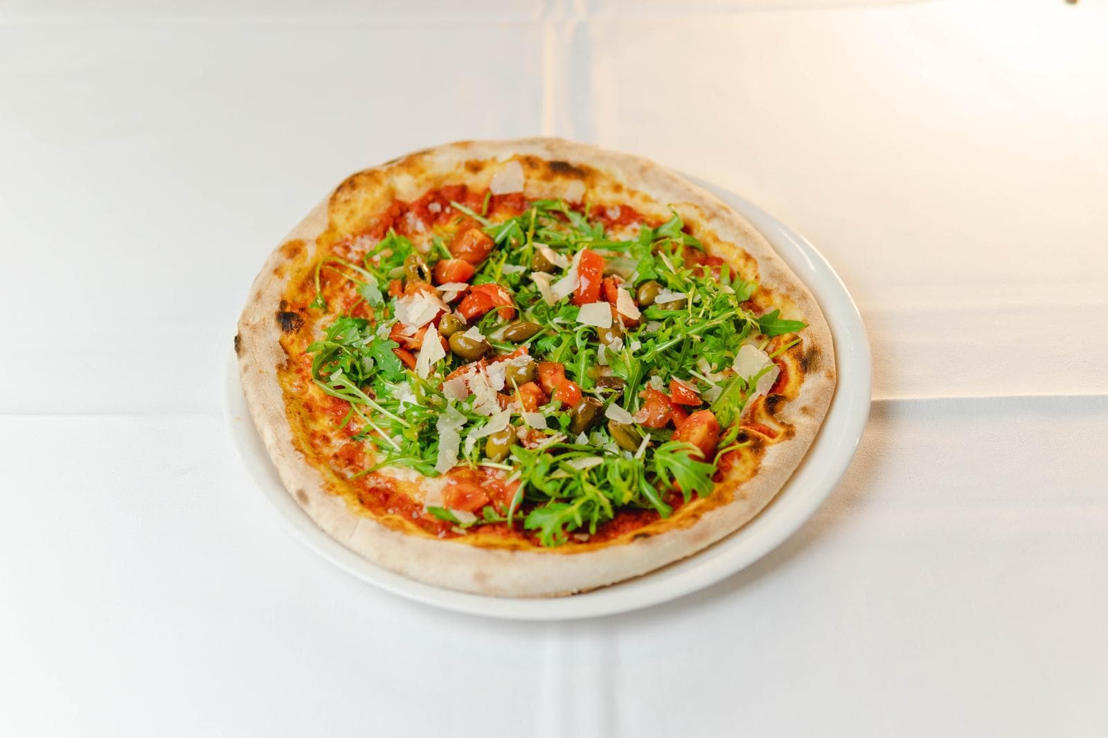 Pizza with arugula and cherry tomatoes